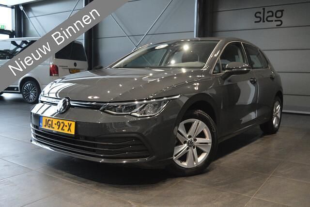 Grijs Gebruikt 2024 VW Golf VIII Life Hatchback | € 34.500 (Eerlijke prijs) - Afbeelding 1/4