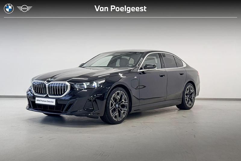 Zwart Occasion 2025 BMW 530e M Sport Sedan | € 63.800 (Eerlijke prijs) - Afbeelding 1/4