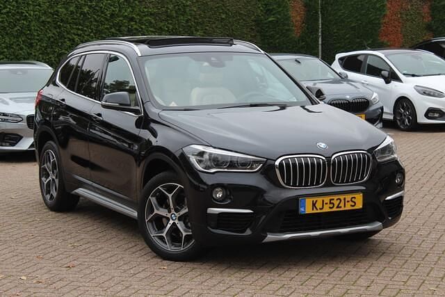 Zwart Gebruikt 2016 BMW X1 xLine SUV | € 20.750 (Iets duurder) - Afbeelding 1/4