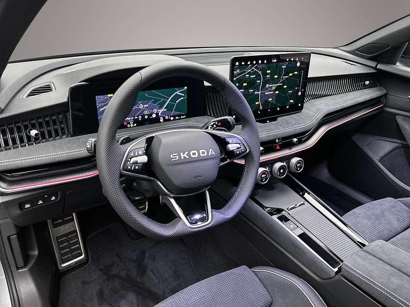 Nieuw Skoda Superb Business Line 204 PK (150 kW) 2025 Pebble silver Hatchback