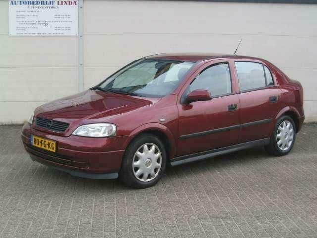Rood Gebruikt 2000 Opel Astra Hatchback | € 1.650 (Iets duurder) - Afbeelding 1/4