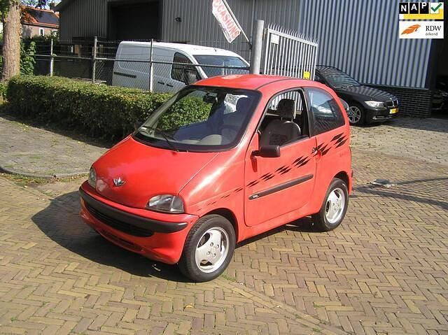 Rood Gebruikt 2005 Ligier Nova Hatchback | € 2.050 - Afbeelding 1/4