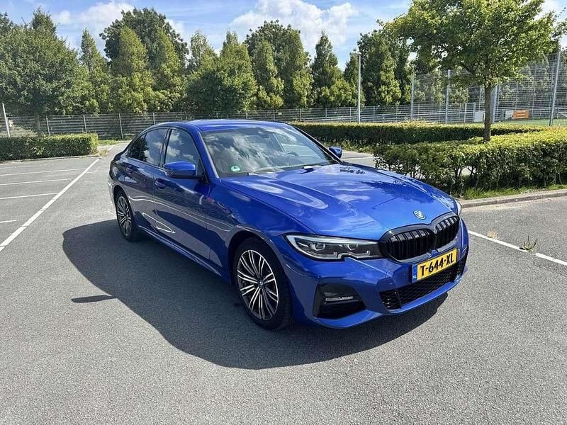 Blauw Gebruikt 2022 BMW 330e M Sport Sedan | € 36.000 (Goede deal) - Afbeelding 1/4