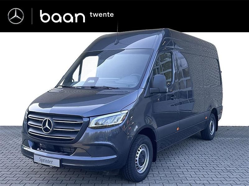 Grijs Gebruikt 2024 Mercedes Sprinter Van | € 59.900 - Afbeelding 1/4