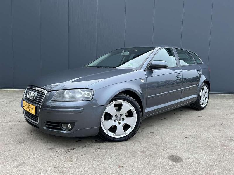 Grijs (metallic) Gebruikt 2007 Audi A3 Sportback Ambition Hatchback | € 3.450 (Goede deal) - Afbeelding 1/4
