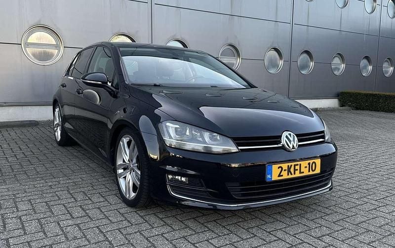 Zwart Gebruikt 2013 VW Golf VII Highline Hatchback | € 10.995 (Eerlijke prijs) - Afbeelding 1/4