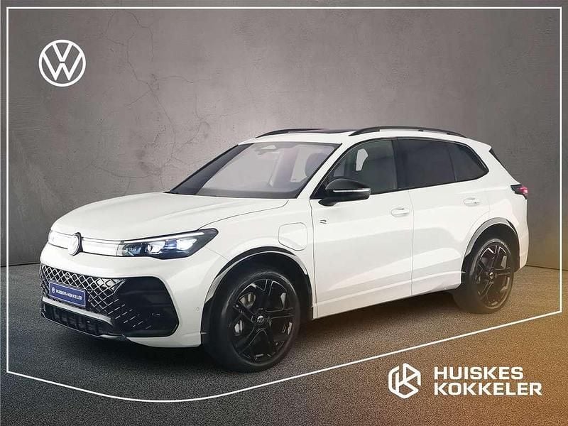 Wit Nieuw 2025 VW Tiguan R-line Edition SUV | € 62.270 (Iets duurder) - Afbeelding 1/4