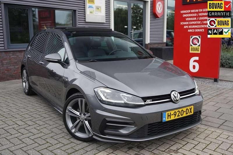 Grijs Gebruikt 2020 VW Golf VIII Highline Hatchback | € 16.995 (Iets duurder) - Afbeelding 1/4