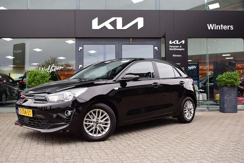 Zwart Occasion 2023 Kia Rio Hatchback | € 19.385 (Eerlijke prijs) - Afbeelding 1/4