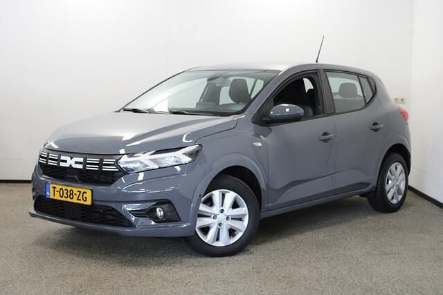 Grijs Gebruikt 2023 Dacia Sandero Expression Hatchback | € 16.950 (Eerlijke prijs) - Afbeelding 1/4