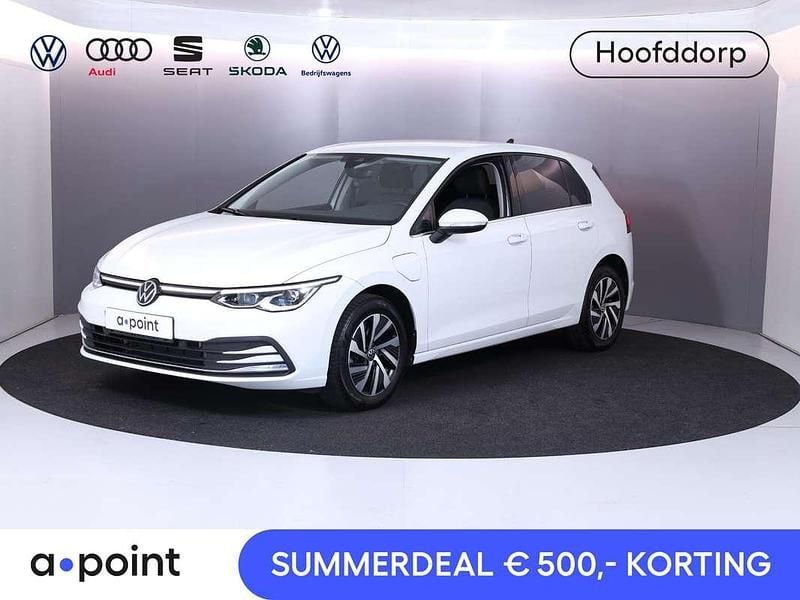 Wit Gebruikt 2021 VW Golf VIII Style Hatchback | € 26.349 (Eerlijke prijs) - Afbeelding 1/3