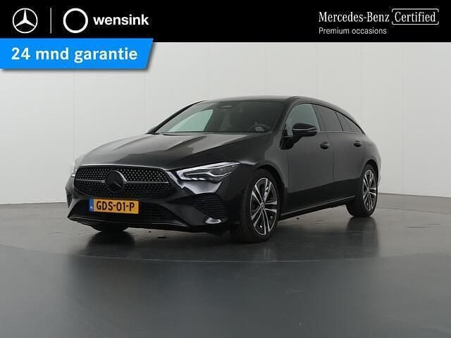 Zwart Gebruikt 2024 Mercedes CLA180 Shooting Brake Edition Stationwagen | € 34.850 (Super prijs) - Afbeelding 1/4