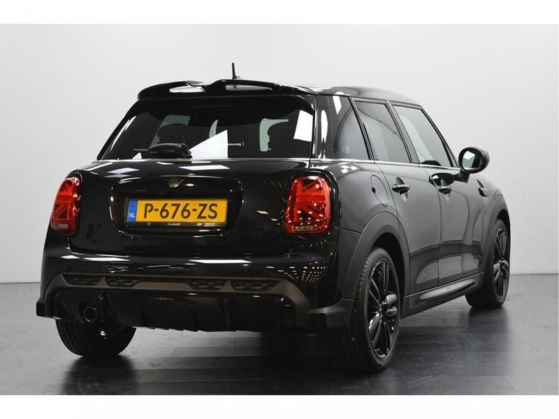 Midnight black ii (donker zwart metallic) Gebruikt 2022 Mini Cooper Hatchback | € 29.950 (Duur) - Afbeelding 1/2