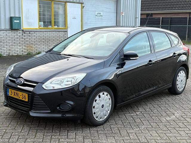 Zwart (metallic) Gebruikt 2014 Ford Focus S Hatchback | € 5.995 (Super prijs) - Afbeelding 1/4