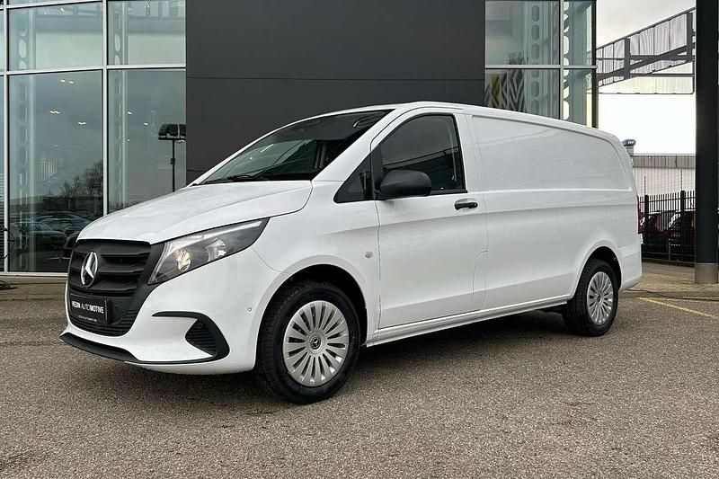 Wit Nieuw 2025 Mercedes Vito MPV | € 63.120 - Afbeelding 1/4