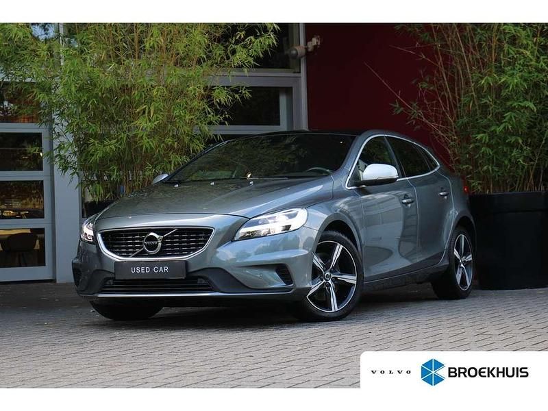 Grijs Gebruikt 2020 Volvo V40 R-Design Stationwagen | € 22.900 (Eerlijke prijs) - Afbeelding 1/4