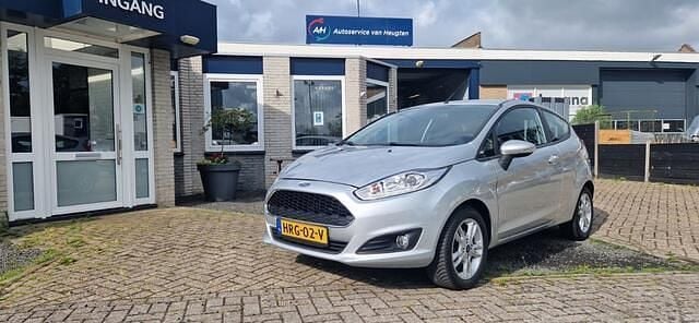 Grijs Gebruikt 2016 Ford Fiesta Celebration Hatchback | € 6.995 (Super prijs) - Afbeelding 1/4