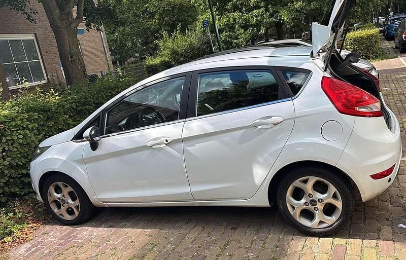 Wit Gebruikt 2008 Ford Fiesta Titanium Hatchback | € 2.199 (Goede deal) - Afbeelding 1/4