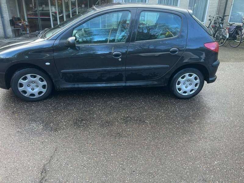 Gebruikt 2004 Peugeot 206 Sedan | € 1.150 (Eerlijke prijs) - Afbeelding 1/4