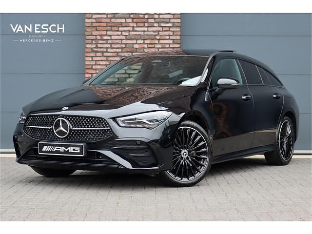 Zwart Gebruikt 2024 Mercedes CLA250 Shooting Brake AMG line Stationwagen | € 42.500 (Duur) - Afbeelding 1/4