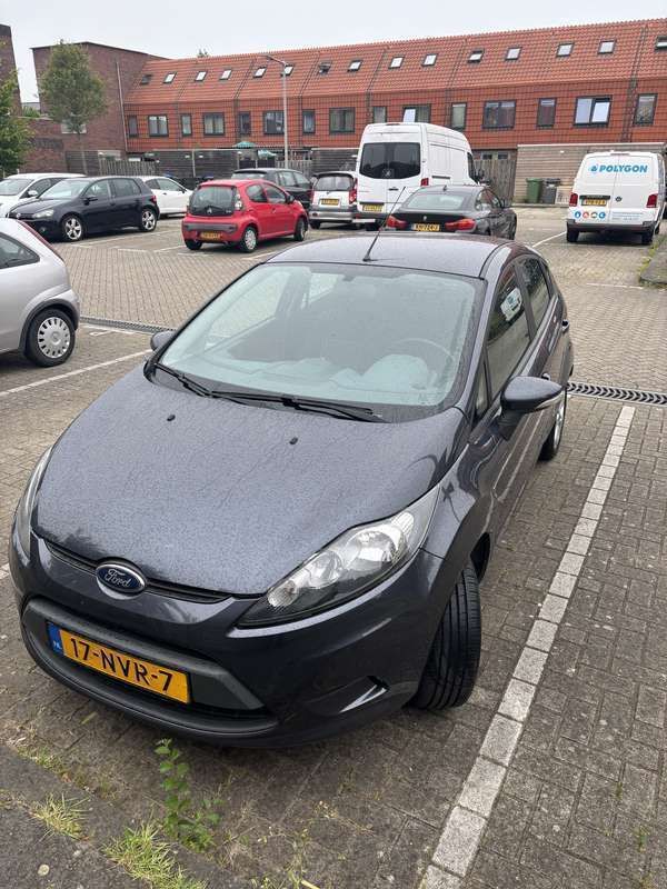 Grijs Gebruikt 2010 Ford Fiesta Limited Hatchback | € 3.950 (Eerlijke prijs) - Afbeelding 1/4