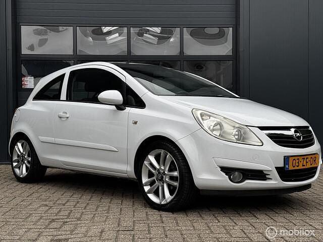Wit Gebruikt 2008 Opel Corsa Enjoy Hatchback | € 3.499 (Iets duurder) - Afbeelding 1/4