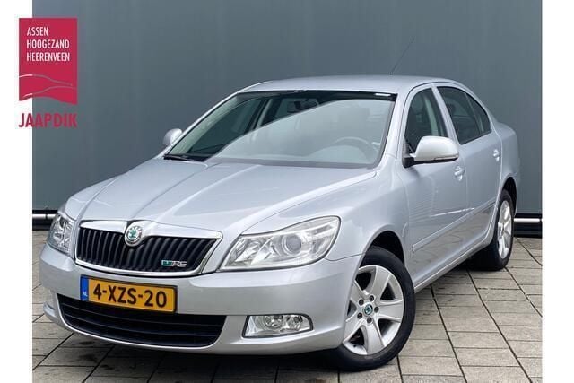 Grijs Gebruikt 2012 Skoda Octavia Ambition Hatchback | € 8.444 (Eerlijke prijs) - Afbeelding 1/4