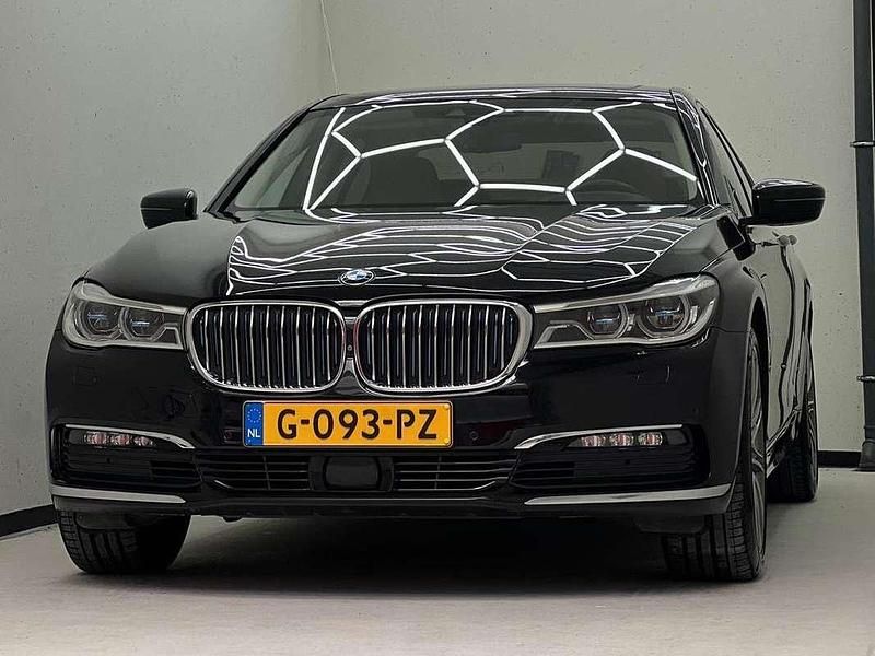 Zwart Gebruikt 2019 BMW 740 Sedan | € 39.400 - Afbeelding 1/4