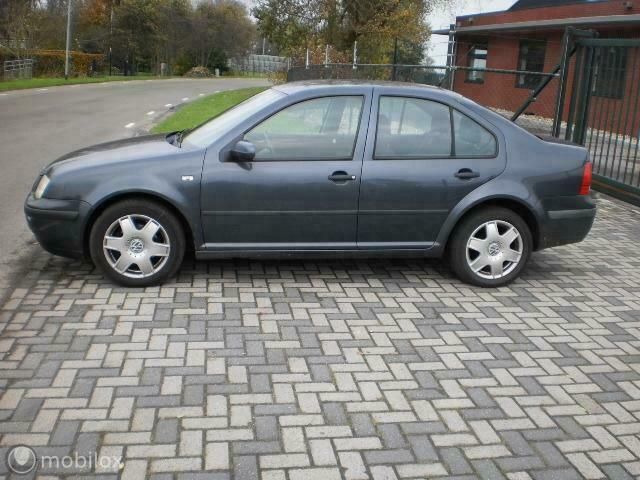 Occasion VW Bora Comfortline 105 PK (77 kW) 2001 Blauw Sedan