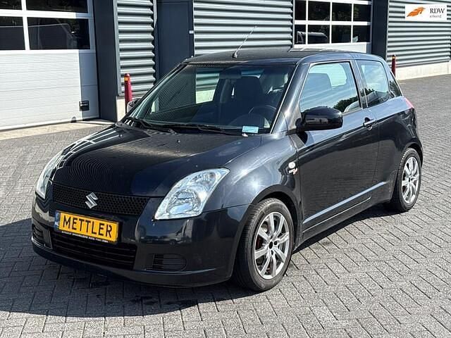 Zwart Gebruikt 2005 Suzuki Swift GLS Hatchback | € 1.950 (Eerlijke prijs) - Afbeelding 1/4