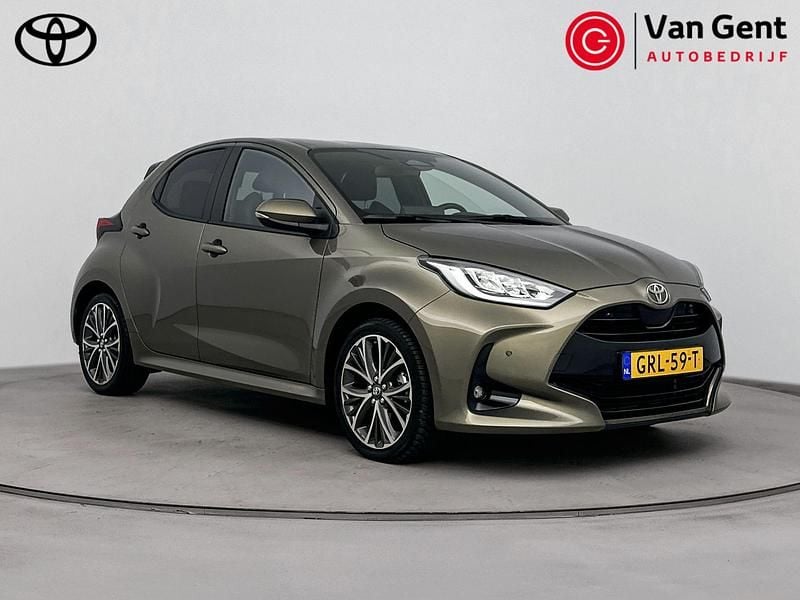 Groen Gebruikt 2024 Toyota Yaris Hybrid Executive Hatchback | € 28.999 (Eerlijke prijs) - Afbeelding 1/4