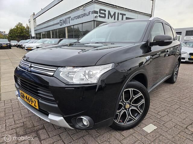 Zwart Gebruikt 2015 Mitsubishi Outlander SUV | € 12.950 (Goede deal) - Afbeelding 1/4