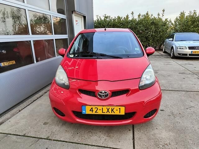 Occasion Toyota Aygo Comfort 68 PK (50 kW) 2010 Rood Hatchback