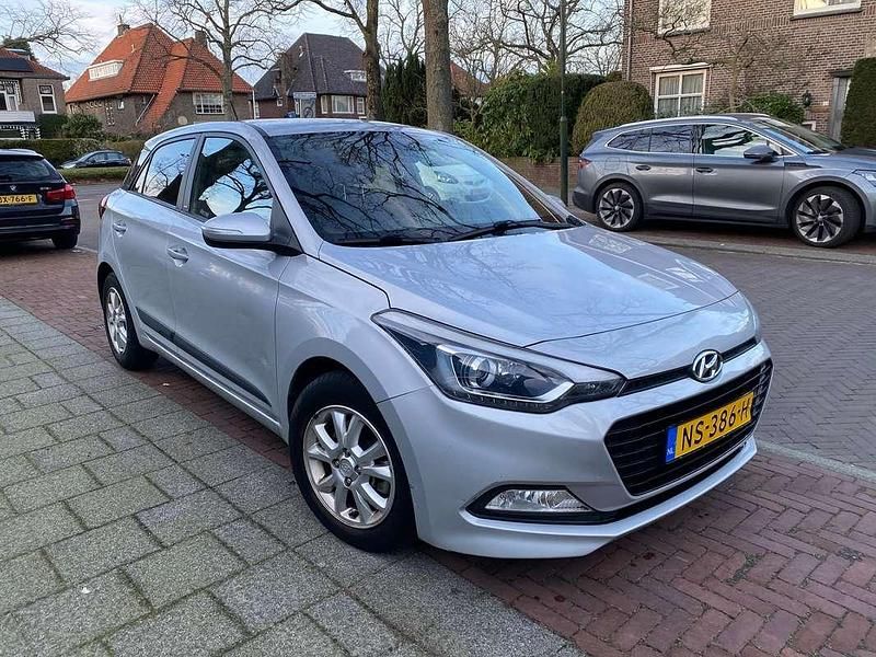 Zilver Gebruikt 2017 Hyundai i20 GO! Hatchback | € 13.500 (Eerlijke prijs) - Afbeelding 1/4