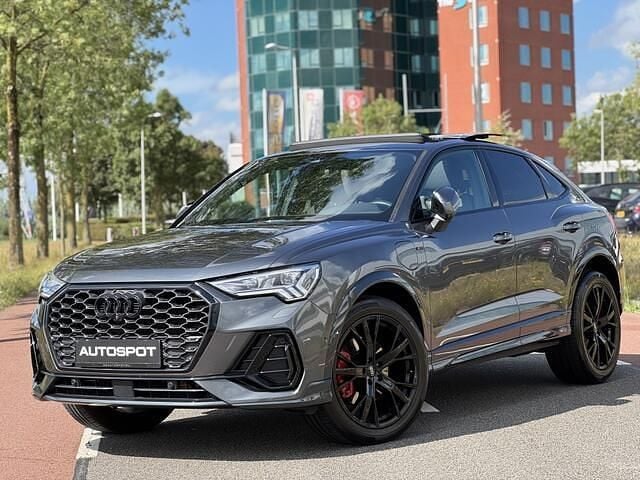 Grijs Gebruikt 2021 Audi Q3 S-Line SUV | € 42.950 - Afbeelding 1/4
