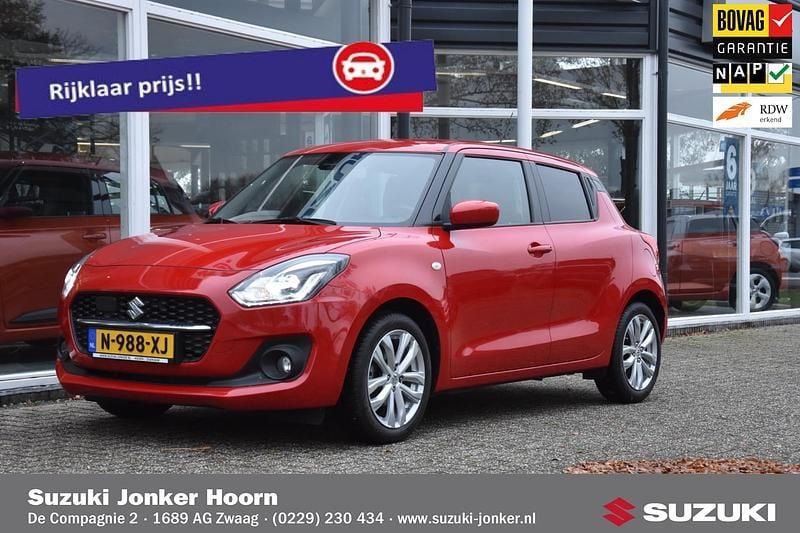 Rood Gebruikt 2022 Suzuki Swift Hatchback | € 16.443 (Eerlijke prijs) - Afbeelding 1/4