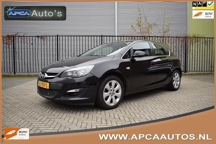 Zwart, metallic lak Gebruikt 2015 Opel Astra Hatchback | € 7.445 (Eerlijke prijs) - Afbeelding 1/4