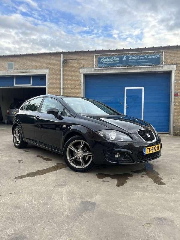 Zwart Gebruikt 2010 Seat Leon Sport MPV | € 3.750 (Eerlijke prijs) - Afbeelding 1/4