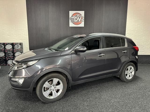 Grijs, metallic lak Gebruikt 2012 Kia Sportage Plus SUV | € 10.945 (Goede deal) - Afbeelding 1/4