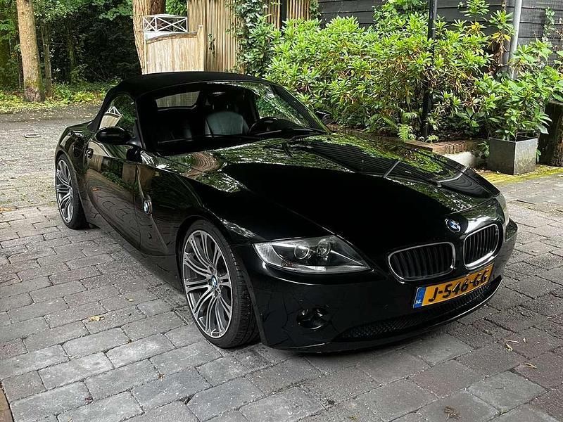 Zwart Gebruikt 2004 BMW Z4 Cabriolet | € 8.400 (Eerlijke prijs) - Afbeelding 1/4