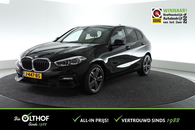 Zwart Gebruikt 2020 BMW 118 Executive Hatchback | € 19.950 (Eerlijke prijs) - Afbeelding 1/4