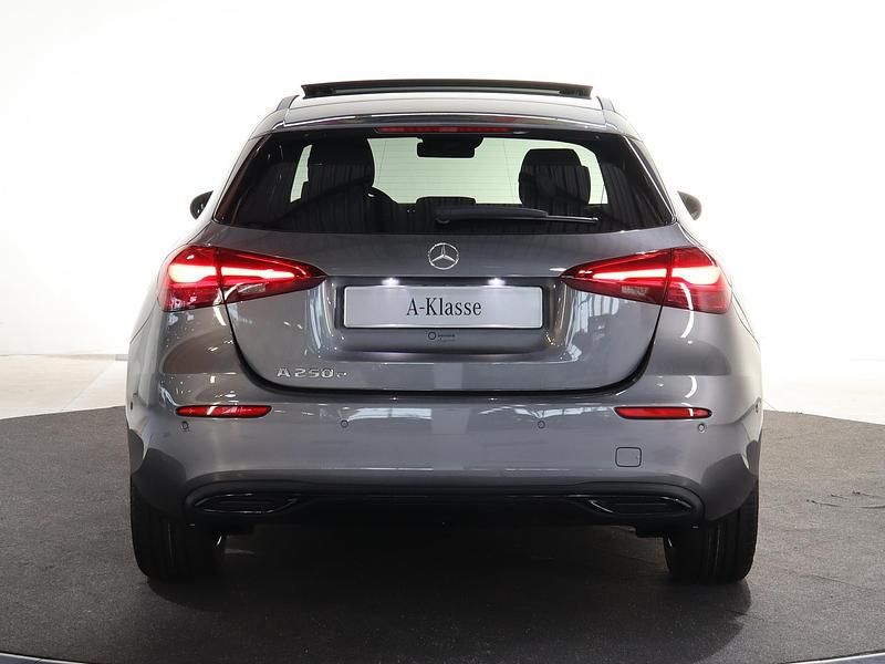 Nieuw Mercedes A250 Business 163 PK (119 kW) 2025 Zwart Hatchback