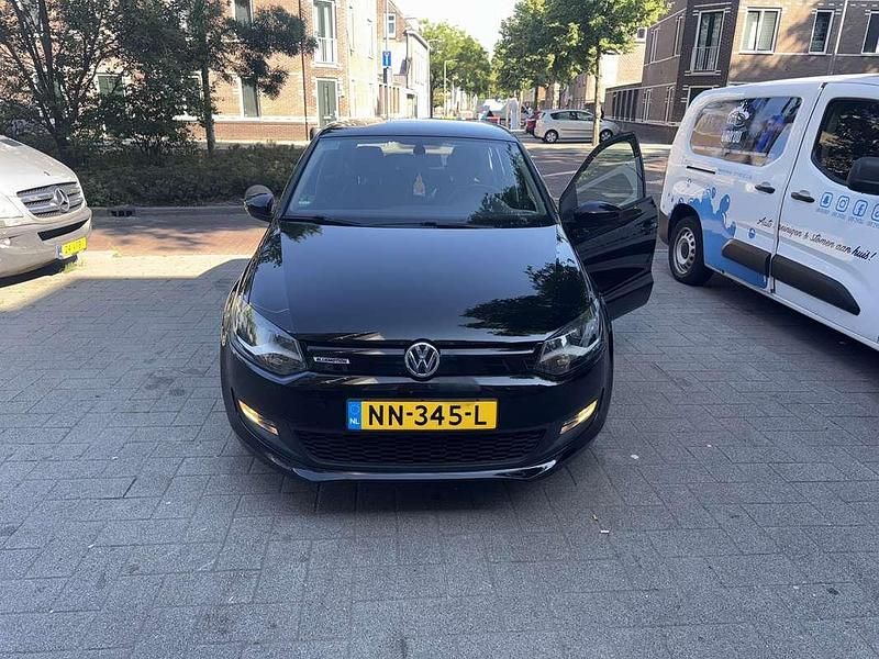Zwart Gebruikt 2017 VW Polo Hatchback | € 8.000 (Goede deal) - Afbeelding 1/4