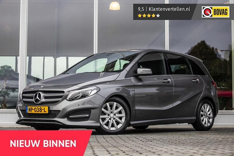 Grijs Gebruikt 2017 Mercedes B180 Edition MPV | € 17.845 (Eerlijke prijs) - Afbeelding 1/4