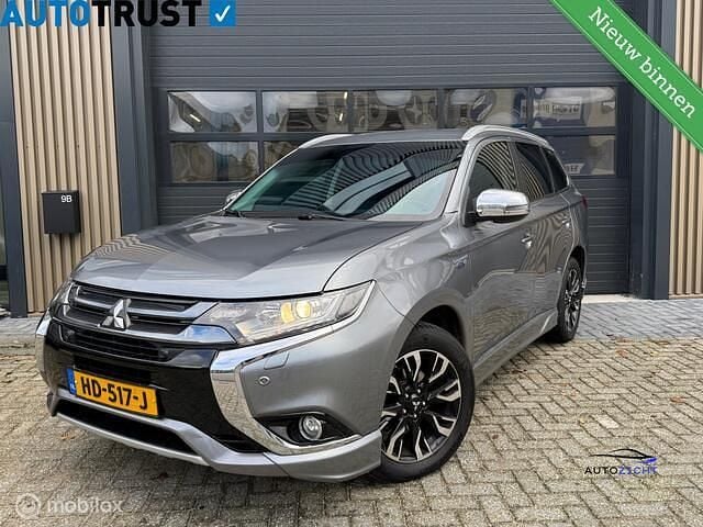 Grijs Gebruikt 2015 Mitsubishi Outlander Edition SUV | € 15.945 - Afbeelding 1/4
