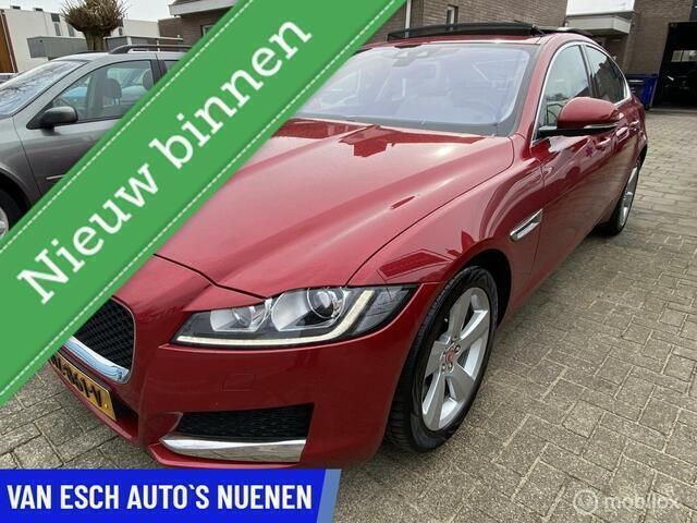 Rood, metallic lak Gebruikt 2017 Jaguar XF S Sedan | € 19.995 - Afbeelding 1/4