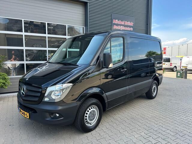 Zwart Gebruikt 2015 Mercedes Sprinter Van | € 11.900 (Goede deal) - Afbeelding 1/4