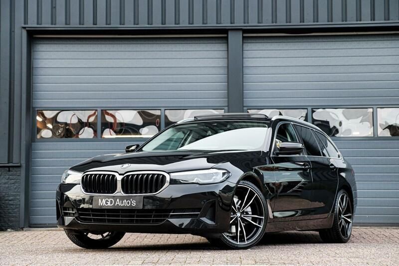 Zwart Gebruikt 2021 BMW 520 Executive Stationwagen | € 36.950 (Eerlijke prijs) - Afbeelding 1/4