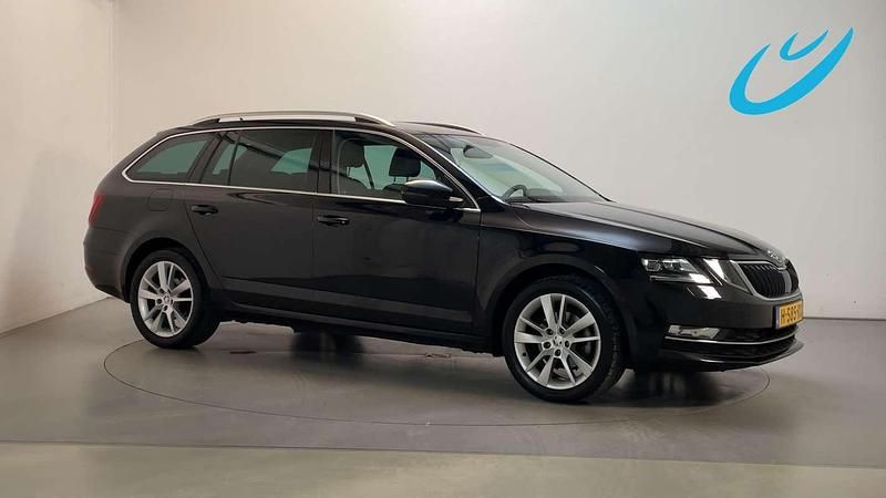 Zwart Gebruikt 2020 Skoda Octavia Business Line Stationwagen | € 13.250 (Eerlijke prijs) - Afbeelding 1/3