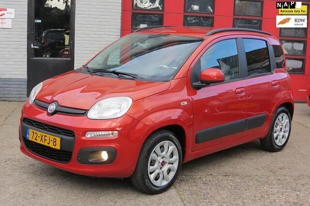 Rood Gebruikt 2012 Fiat Panda Lounge Hatchback | € 2.975 (Eerlijke prijs) - Afbeelding 1/4
